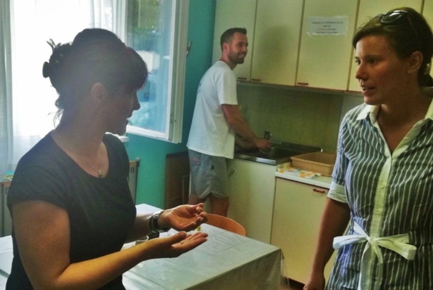 Udruga „Prijatelj“ Omiš koja radi s djecom s poteškoćama u razvoja “čini otpad korisnim” kompostiranjem